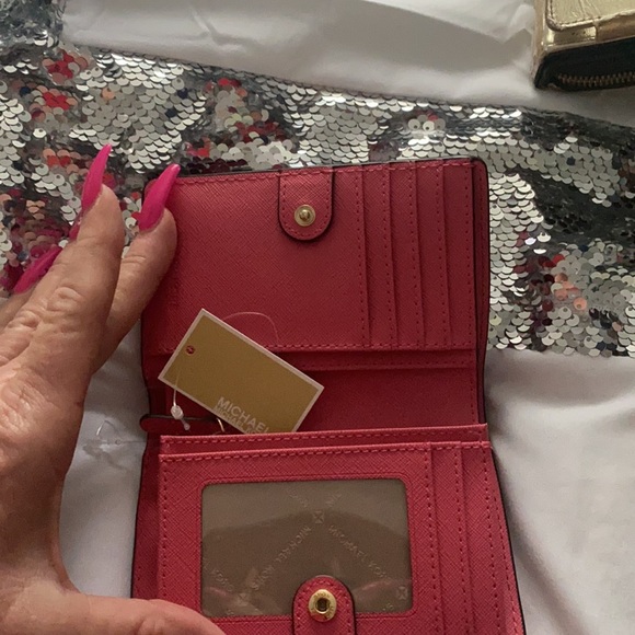 Michael Kors Wallet - Picture 2 of 3